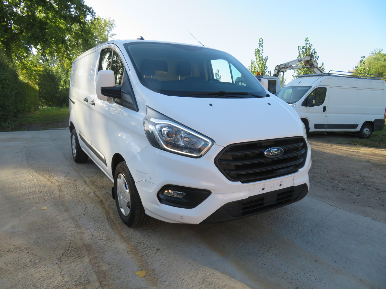 Ford Transit Custom 2.0 Trend - Furgon i vogël: foto 1 Ford Transit Custom 2.0 Trend - Furgon i vogël: foto 1