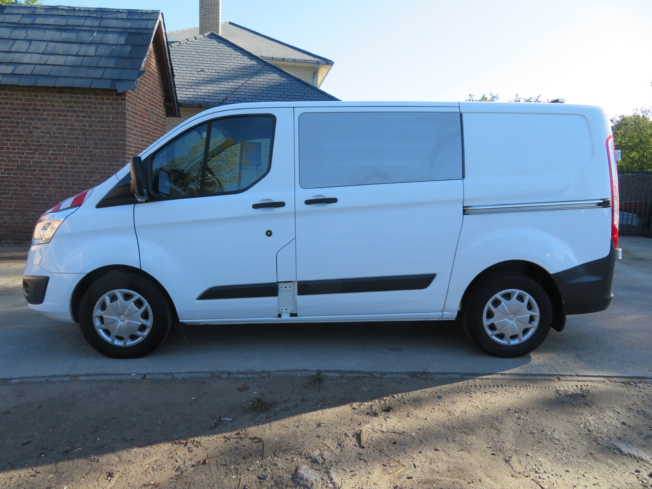 Ford Transit Custom 2.0 Trend - Furgon i vogël: foto 4 Ford Transit Custom 2.0 Trend - Furgon i vogël: foto 4
