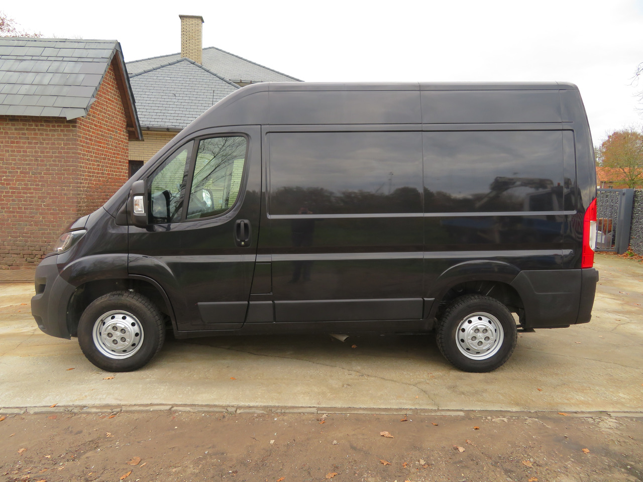 Peugeot Boxer 2.2 BlueHDI L1H2 premium - Furgon i vogël: foto 4 Peugeot Boxer 2.2 BlueHDI L1H2 premium - Furgon i vogël: foto 4