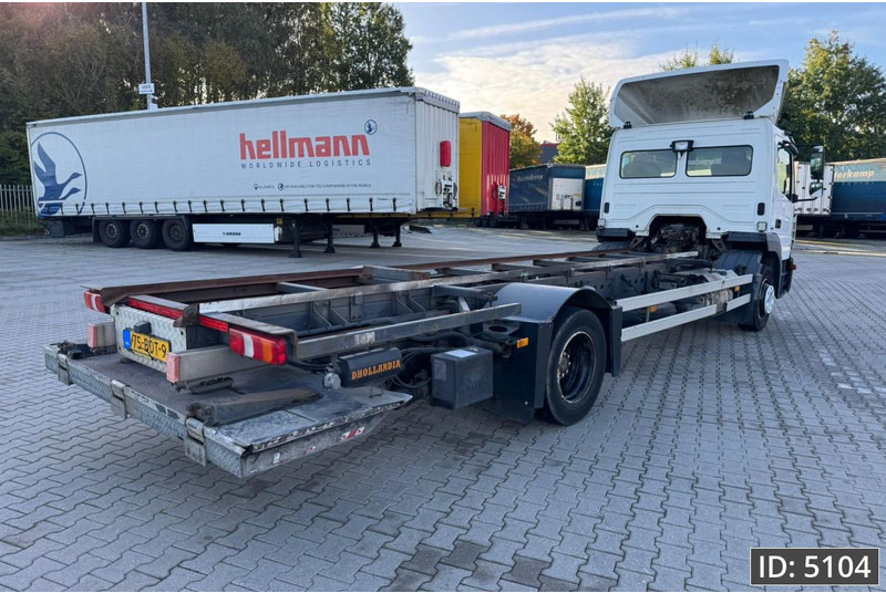 Mercedes-Benz Atego 1318 Day Cab, Euro 6, / BDF / DHOLLANDIA 2000KG - Transportjer kontejnerësh/ Kamion me karroceri të çmontueshme: foto 3 Mercedes-Benz Atego 1318 Day Cab, Euro 6, / BDF / DHOLLANDIA 2000KG - Transportjer kontejnerësh/ Kamion me karroceri të çmontueshme: foto 3