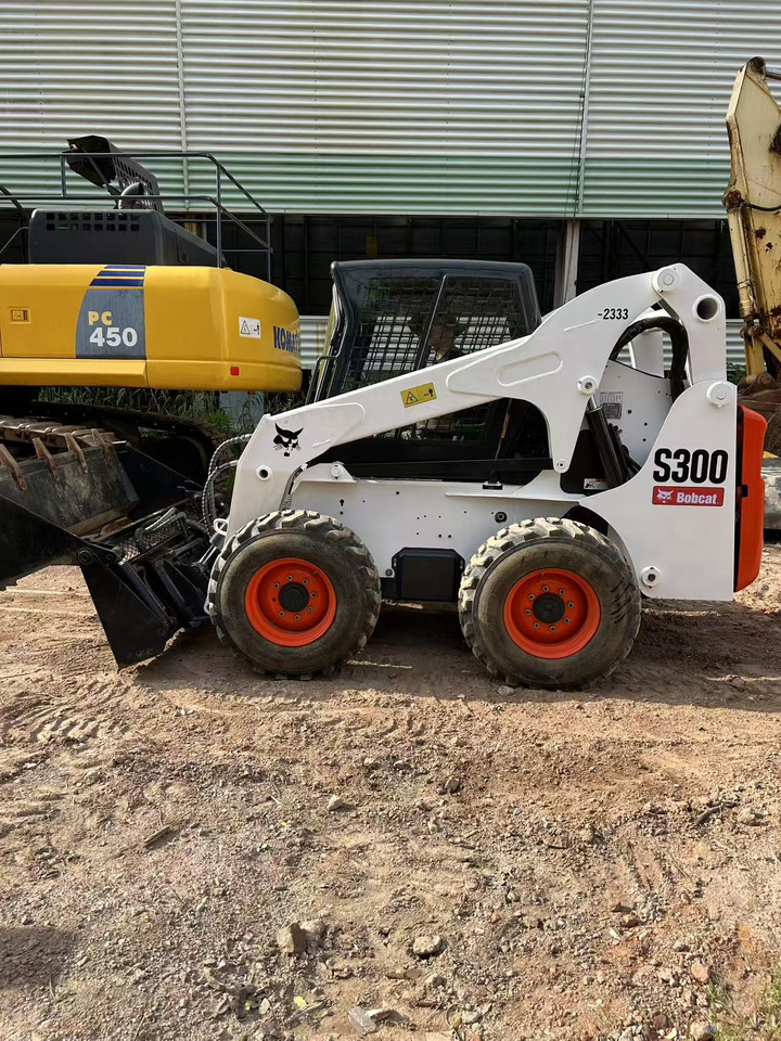 BOBCAT BOBCAT Skid Steer Loader S300 - Mini fadrom: foto 5 BOBCAT BOBCAT Skid Steer Loader S300 - Mini fadrom: foto 5