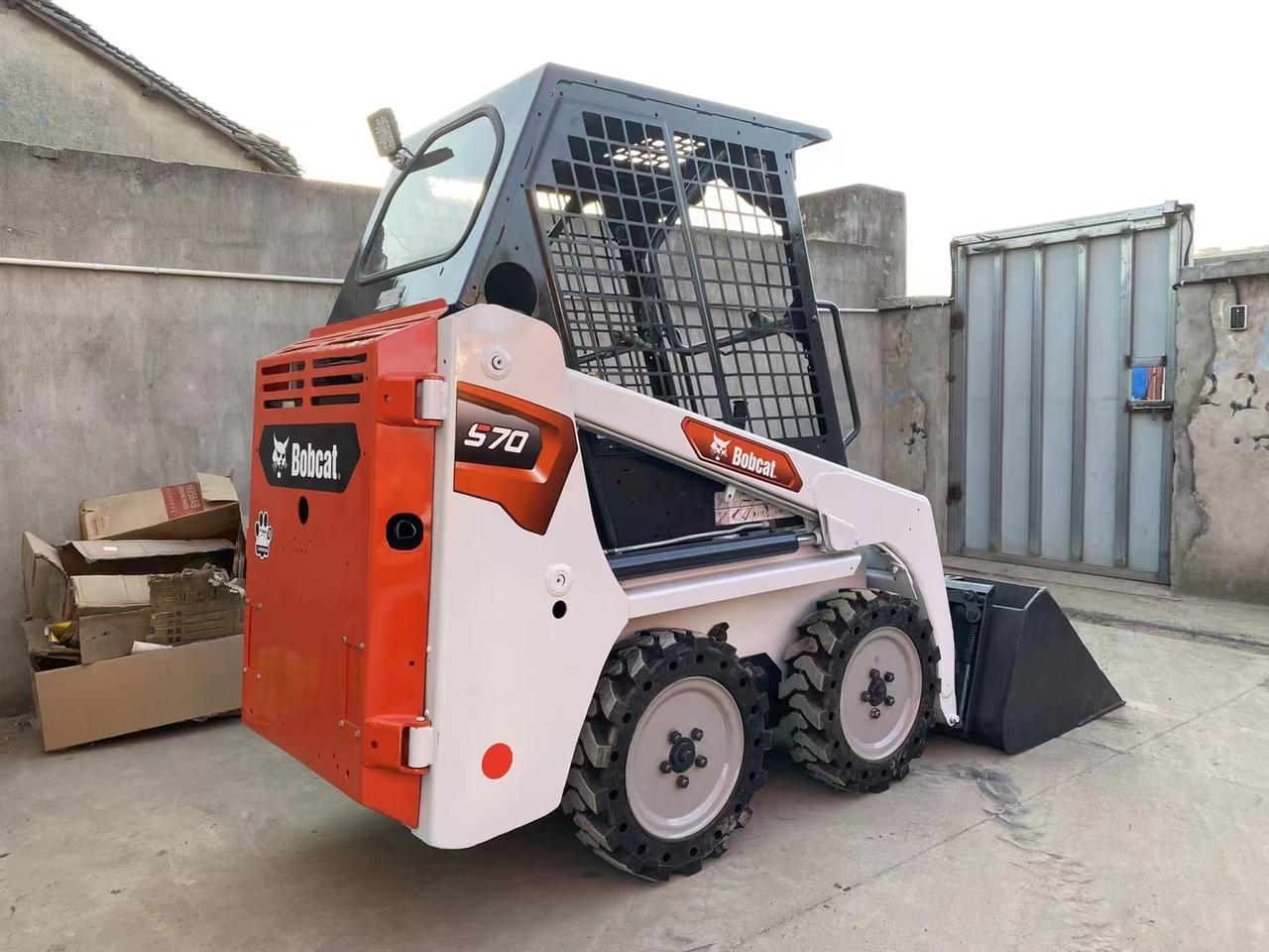 BOBCAT S70 Skid Steer Loader Click for Discount - Mini fadrom: foto 3 BOBCAT S70 Skid Steer Loader Click for Discount - Mini fadrom: foto 3