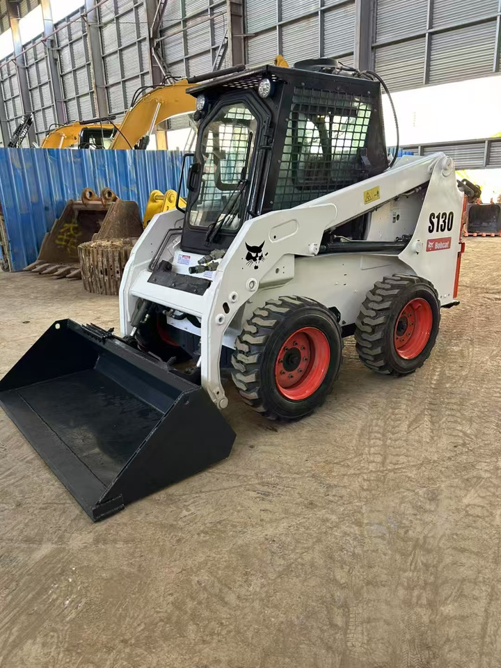 BOBCAT Skid Steer Loader S130 - Mini fadrom: foto 2 BOBCAT Skid Steer Loader S130 - Mini fadrom: foto 2