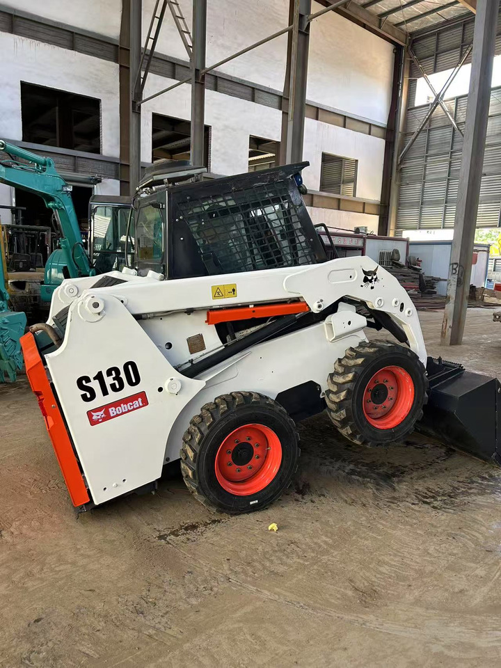 BOBCAT Skid Steer Loader S130 - Mini fadrom: foto 3 BOBCAT Skid Steer Loader S130 - Mini fadrom: foto 3