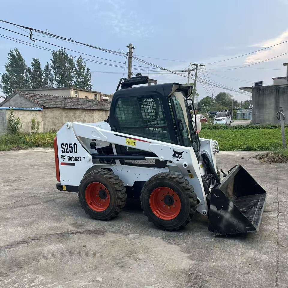 BOBCAT Skid Steer Loader S250 New Condition Hours True - Mini fadrom: foto 5 BOBCAT Skid Steer Loader S250 New Condition Hours True - Mini fadrom: foto 5