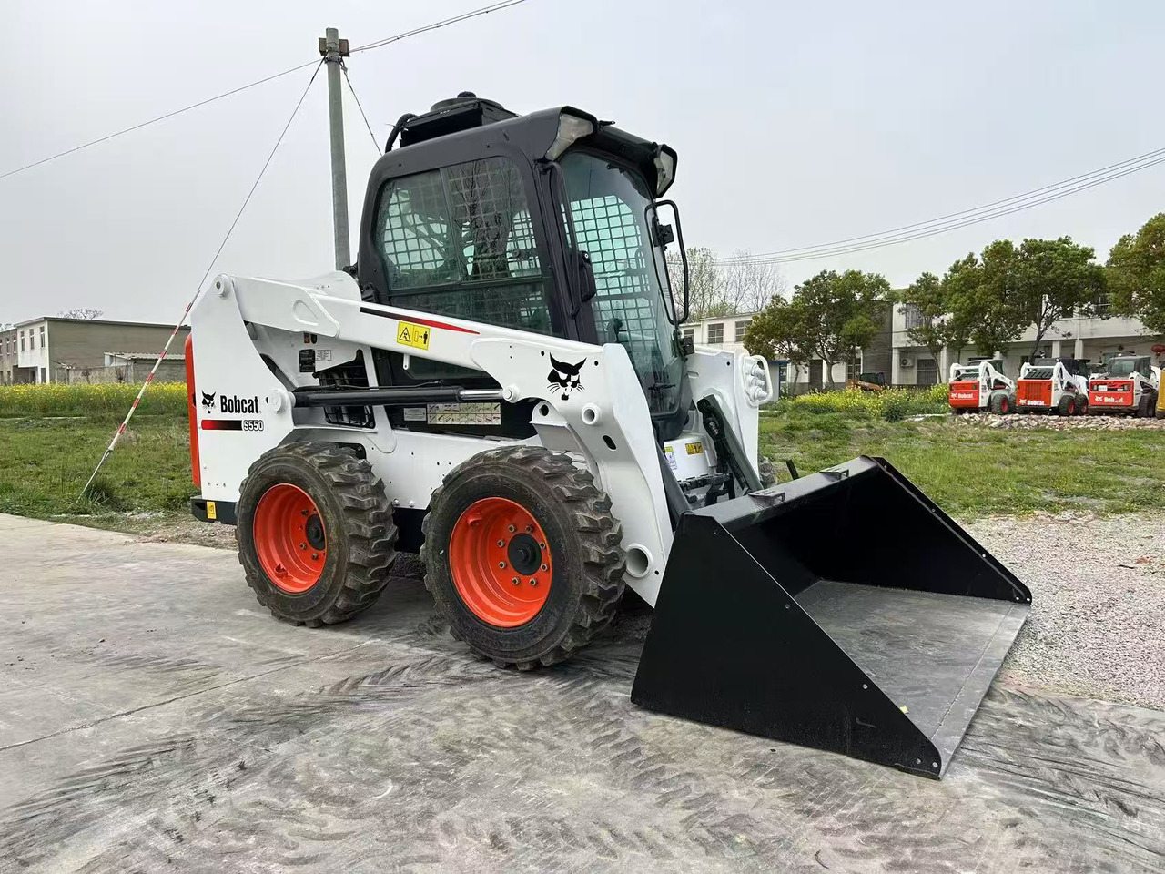 BOBCAT Skid Steer Loader S550 - Mini fadrom: foto 1 BOBCAT Skid Steer Loader S550 - Mini fadrom: foto 1