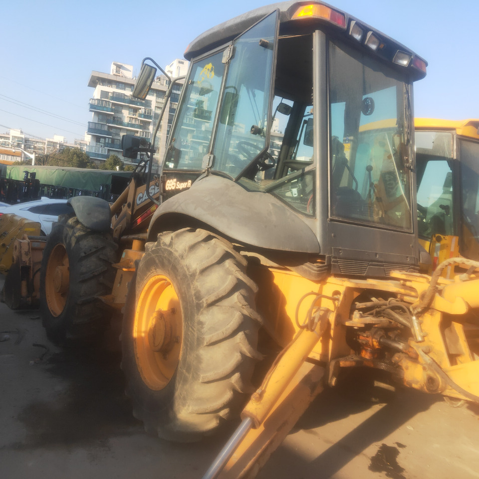 CASE 695 - Fadromë me shkarkim nga prapa: foto 4 CASE 695 - Fadromë me shkarkim nga prapa: foto 4