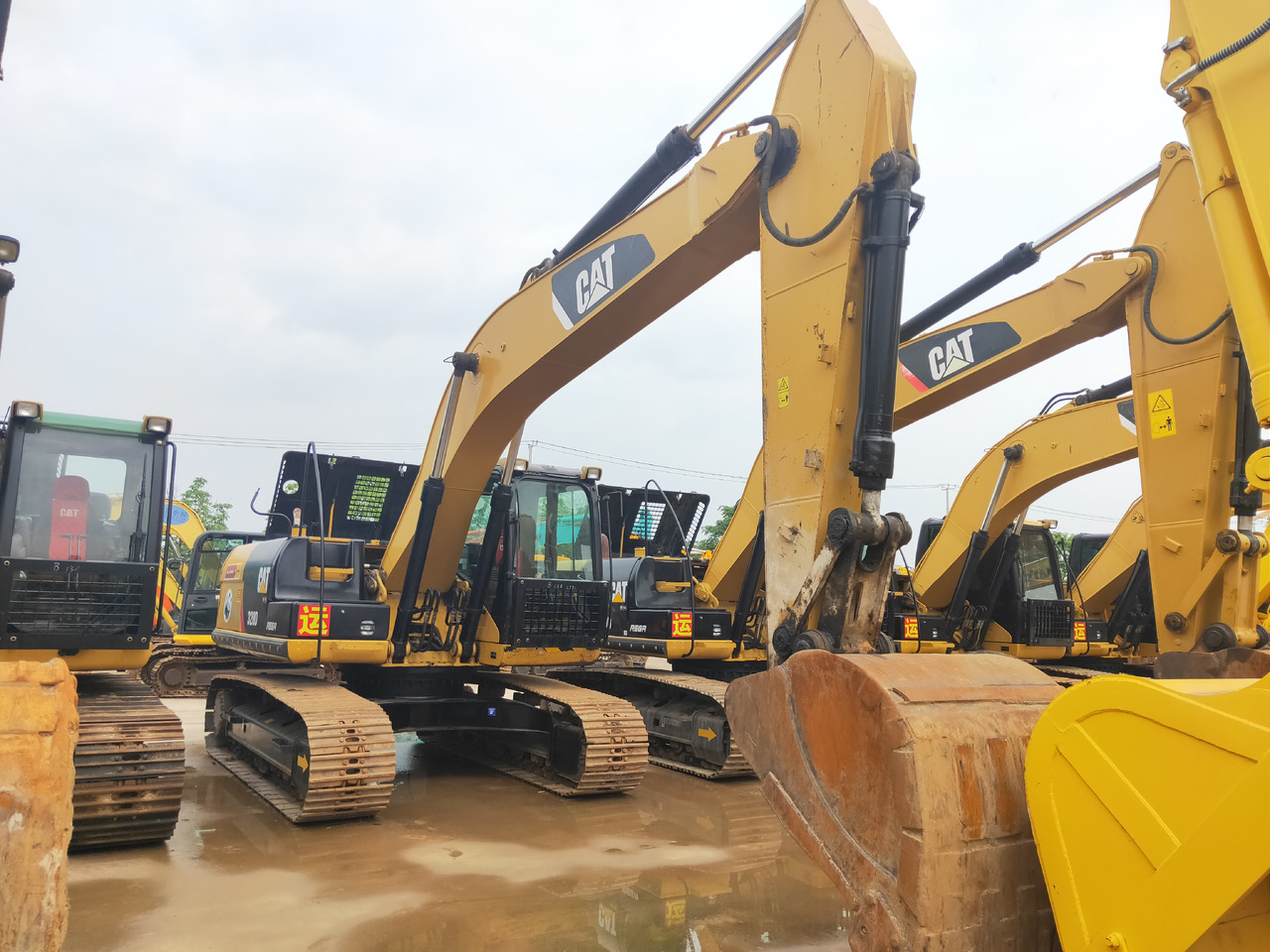 CATERPILLAR 320D - Ekskavator me zinxhirë: foto 1 CATERPILLAR 320D - Ekskavator me zinxhirë: foto 1