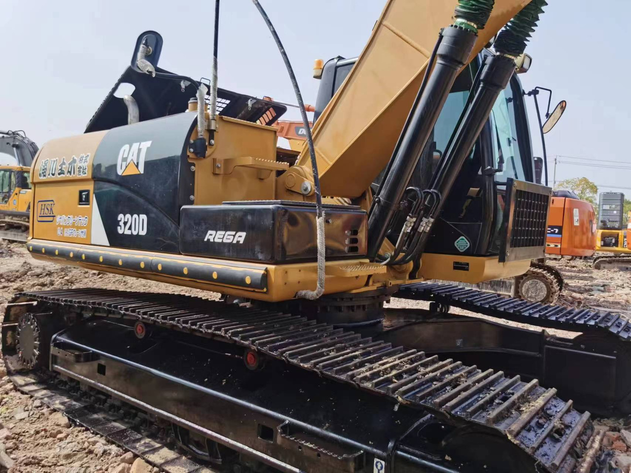 CATERPILLAR 320D - Ekskavator me zinxhirë: foto 3 CATERPILLAR 320D - Ekskavator me zinxhirë: foto 3