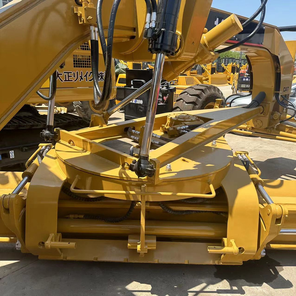 CATERPILLAR Grader 140H Click Here for Discount - Makinë niveluese: foto 4 CATERPILLAR Grader 140H Click Here for Discount - Makinë niveluese: foto 4