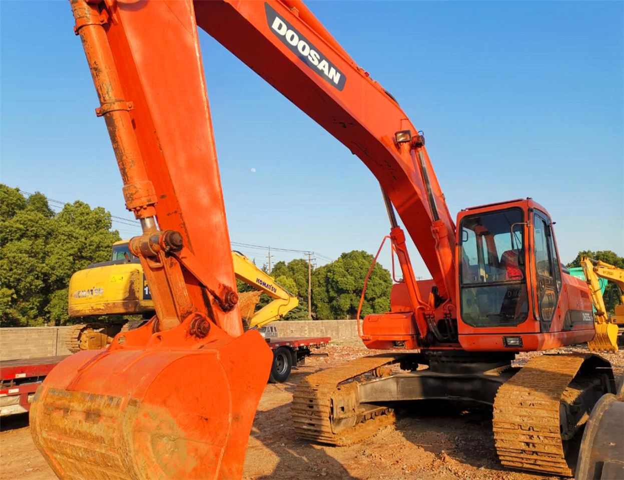 DOOSAN Crawler Excavator DH225 Click Here for Discount - Ekskavator me zinxhirë: foto 4 DOOSAN Crawler Excavator DH225 Click Here for Discount - Ekskavator me zinxhirë: foto 4