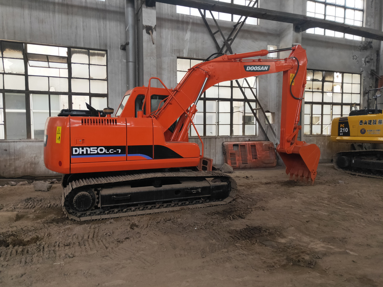 DOOSAN DH150LC-7 - Ekskavator me zinxhirë: foto 1 DOOSAN DH150LC-7 - Ekskavator me zinxhirë: foto 1