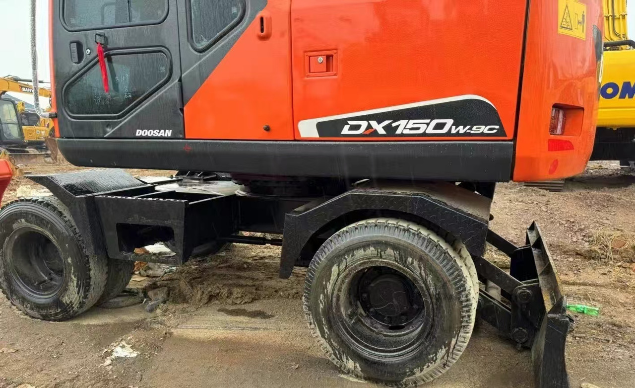DOOSAN DX150W Wheel Excavator Good Condition - Ekskavator me goma: foto 3 DOOSAN DX150W Wheel Excavator Good Condition - Ekskavator me goma: foto 3