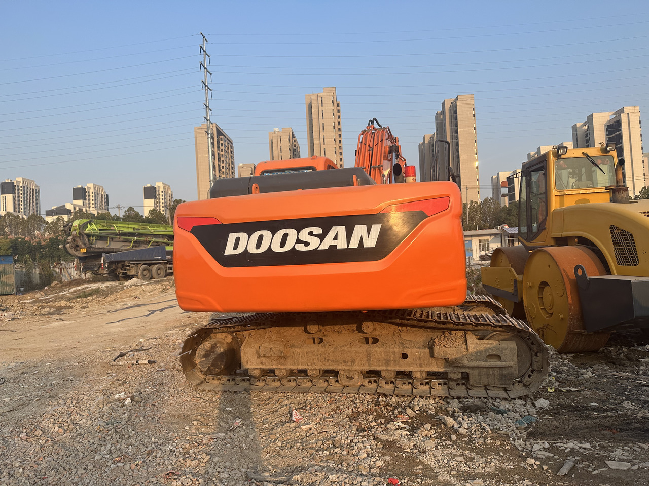 DOOSAN DX220 Crawler Excavator Good Condition - Ekskavator me zinxhirë: foto 4 DOOSAN DX220 Crawler Excavator Good Condition - Ekskavator me zinxhirë: foto 4