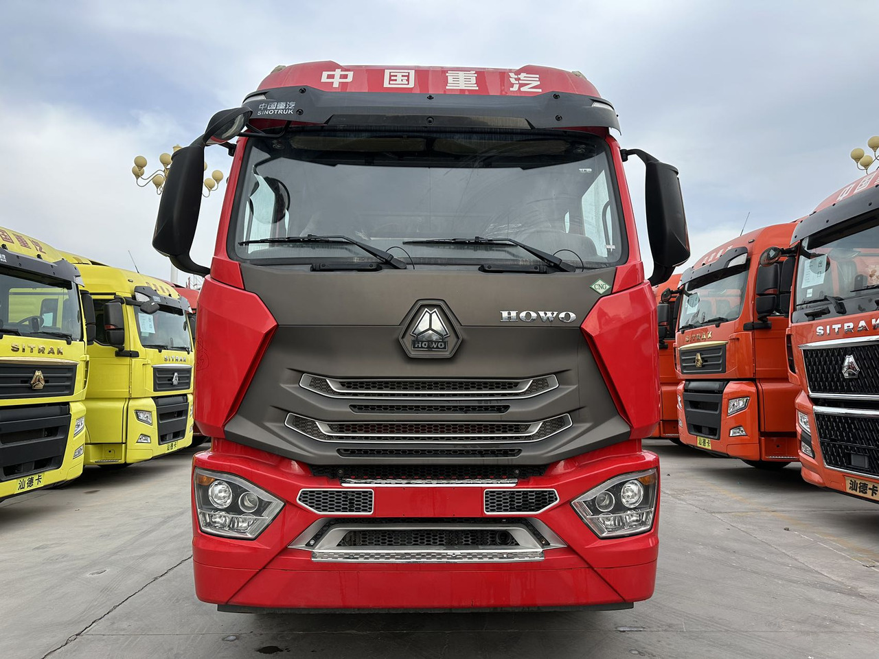 HOWO Haohan N7W 6✖4 - Gjysmë-kamion: foto 1 HOWO Haohan N7W 6✖4 - Gjysmë-kamion: foto 1