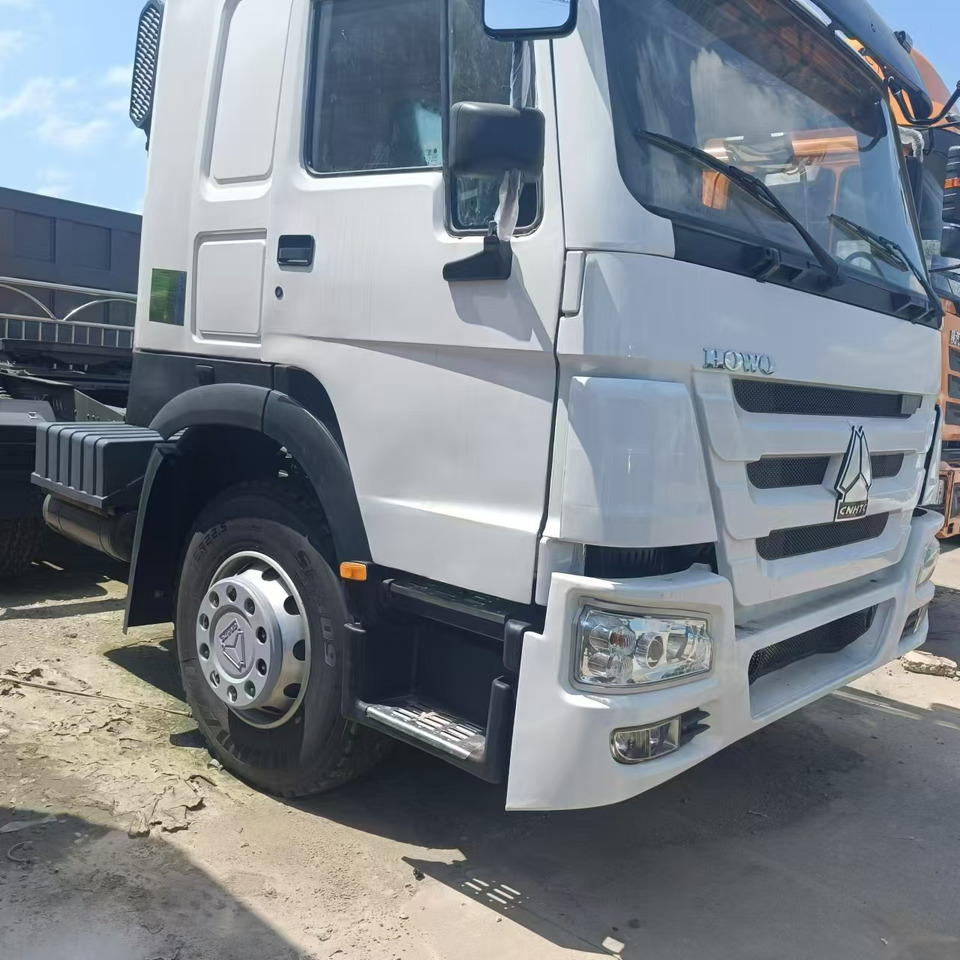SINOTRUK HOWO Tractor Unit Right-hand Click for discount - Gjysmë-kamion: foto 4 SINOTRUK HOWO Tractor Unit Right-hand Click for discount - Gjysmë-kamion: foto 4