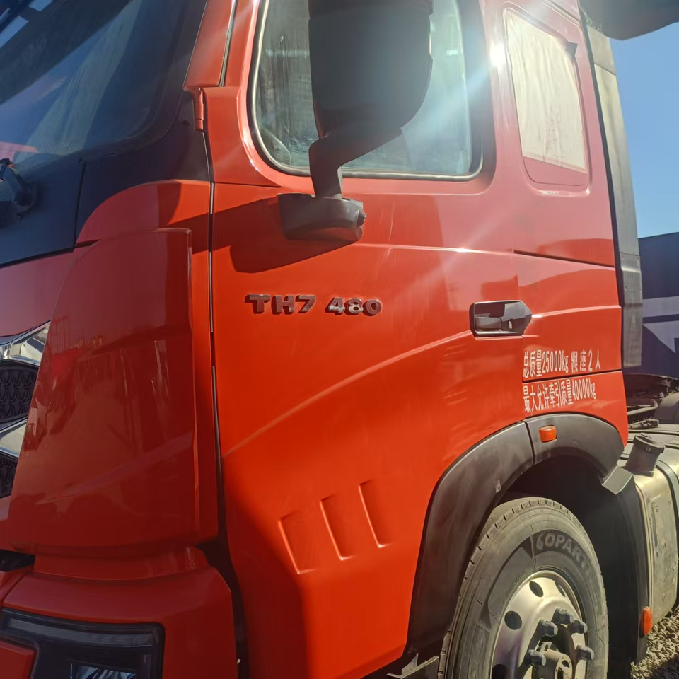 SINOTRUK Howo TH7 6x4 Truck Head 480HP Competitive Price - Gjysmë-kamion: foto 3 SINOTRUK Howo TH7 6x4 Truck Head 480HP Competitive Price - Gjysmë-kamion: foto 3