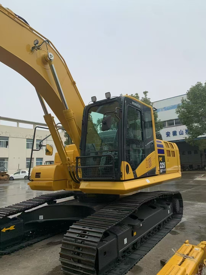 KOMATSU Crawler Excavator PC225 New - Ekskavator me zinxhirë: foto 1 KOMATSU Crawler Excavator PC225 New - Ekskavator me zinxhirë: foto 1