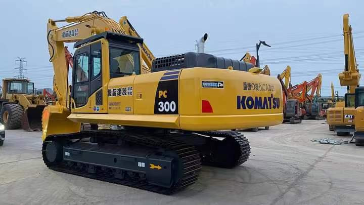 KOMATSU PC300-8 Excavator | Ultra Low Hours 4,200 | One Owner | Full Service History - Ekskavator me zinxhirë: foto 5 KOMATSU PC300-8 Excavator | Ultra Low Hours 4,200 | One Owner | Full Service History - Ekskavator me zinxhirë: foto 5