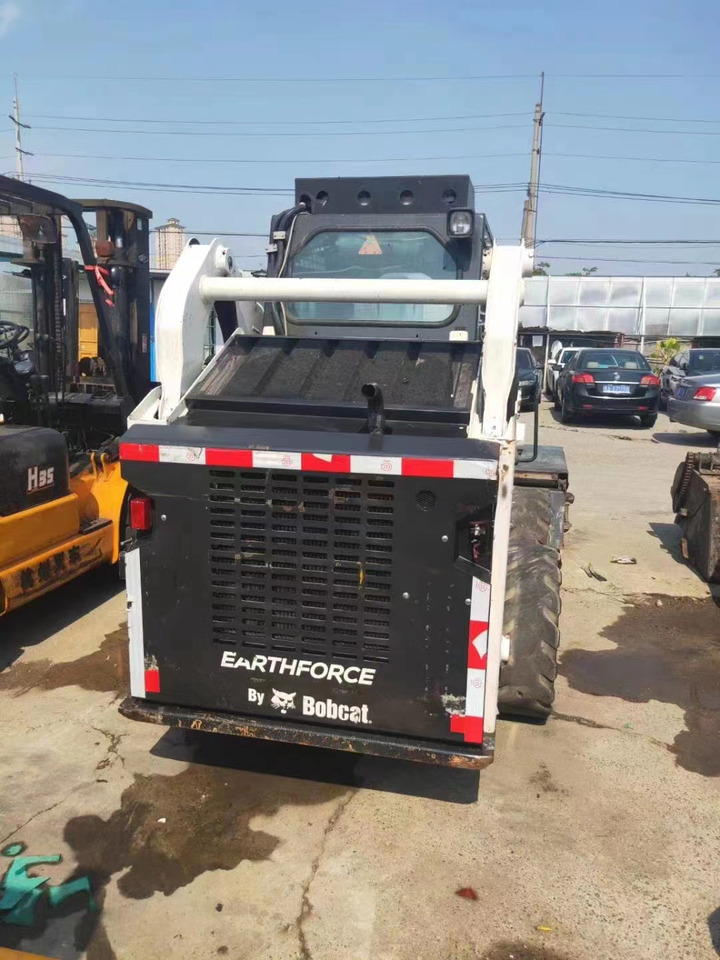 BOBCAT Skid Steer Loader S18 - Makineri ndërtimi: foto 3 BOBCAT Skid Steer Loader S18 - Makineri ndërtimi: foto 3