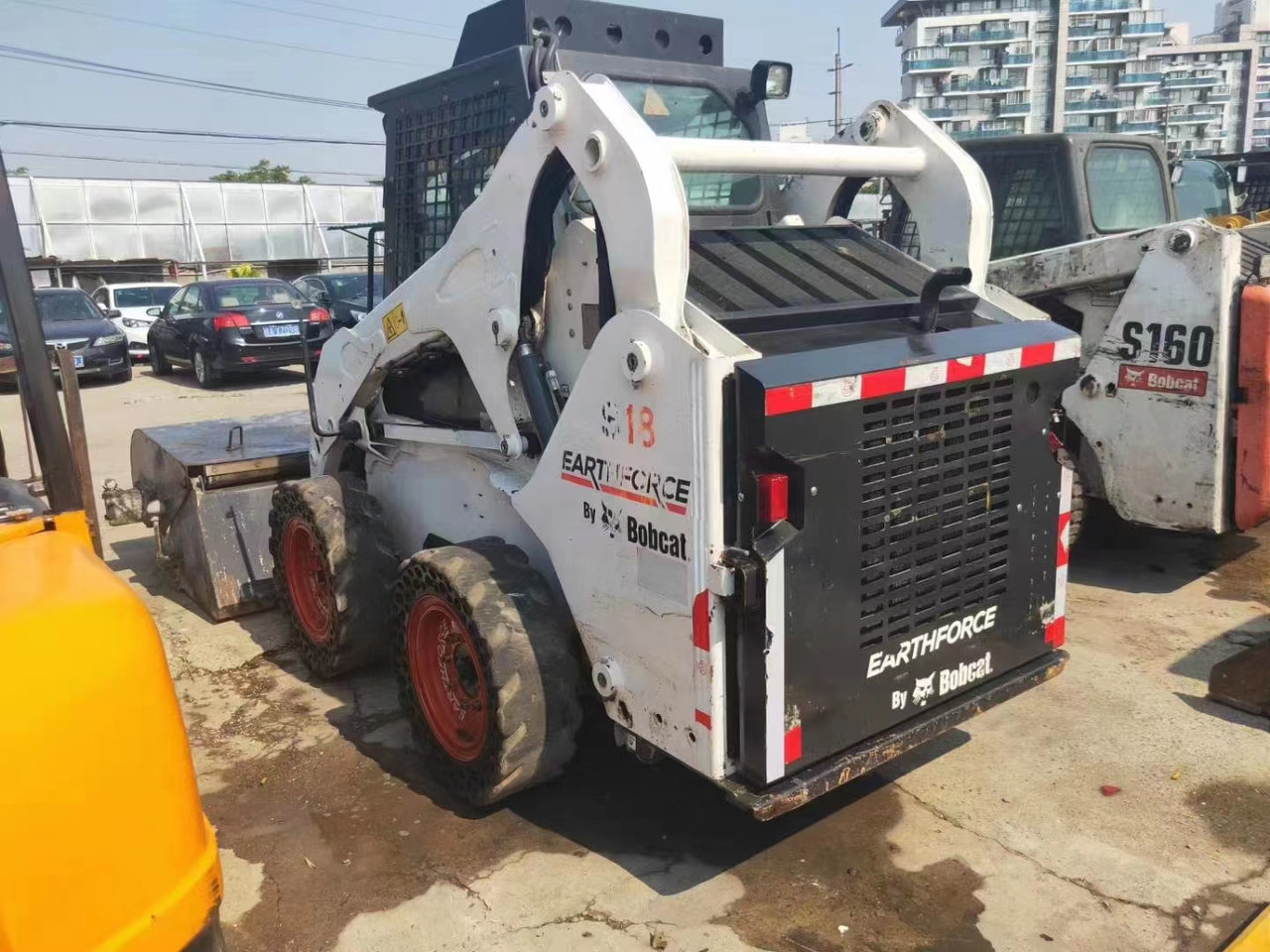 BOBCAT Skid Steer Loader S18 - Makineri ndërtimi: foto 4 BOBCAT Skid Steer Loader S18 - Makineri ndërtimi: foto 4