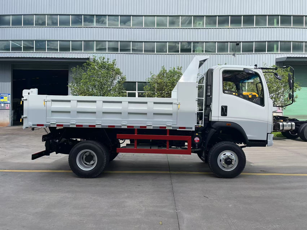 SINOTRUK HOWO 4x2 Dump Truck Click Here for Discount - Kamion vetëshkarkues: foto 4 SINOTRUK HOWO 4x2 Dump Truck Click Here for Discount - Kamion vetëshkarkues: foto 4