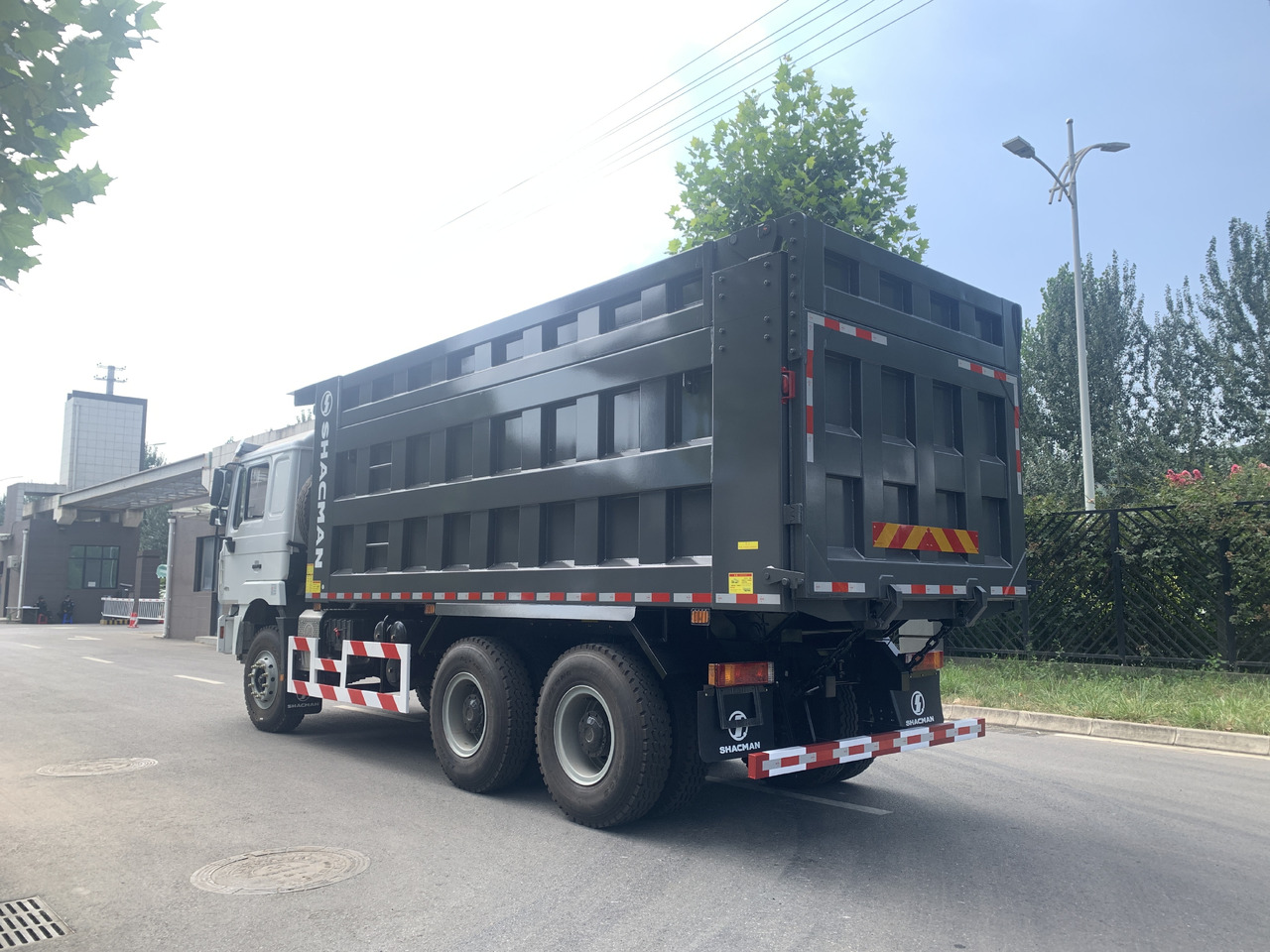 Shacman 6*4 Dump Truck New Brand Click for Discount - Kamion vetëshkarkues: foto 2 Shacman 6*4 Dump Truck New Brand Click for Discount - Kamion vetëshkarkues: foto 2