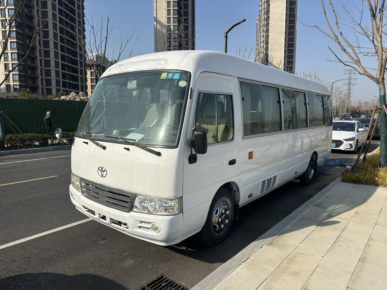 TOYOTA Mini Coach White Low Mileage - Autobus urban: foto 3 TOYOTA Mini Coach White Low Mileage - Autobus urban: foto 3