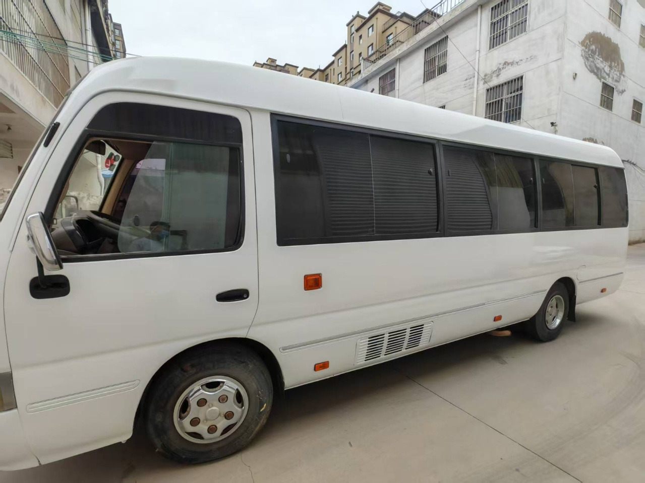 TOYOTA White Mini Bus 29 Seats Click Here for Discount - Autobus urban: foto 4 TOYOTA White Mini Bus 29 Seats Click Here for Discount - Autobus urban: foto 4