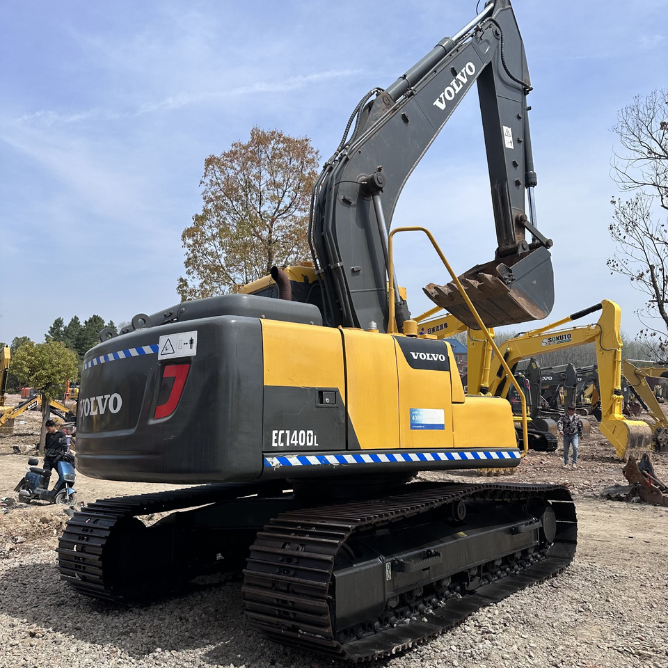 VOLVO Excavator EC140D Click for Discount - Ekskavator me zinxhirë: foto 1 VOLVO Excavator EC140D Click for Discount - Ekskavator me zinxhirë: foto 1