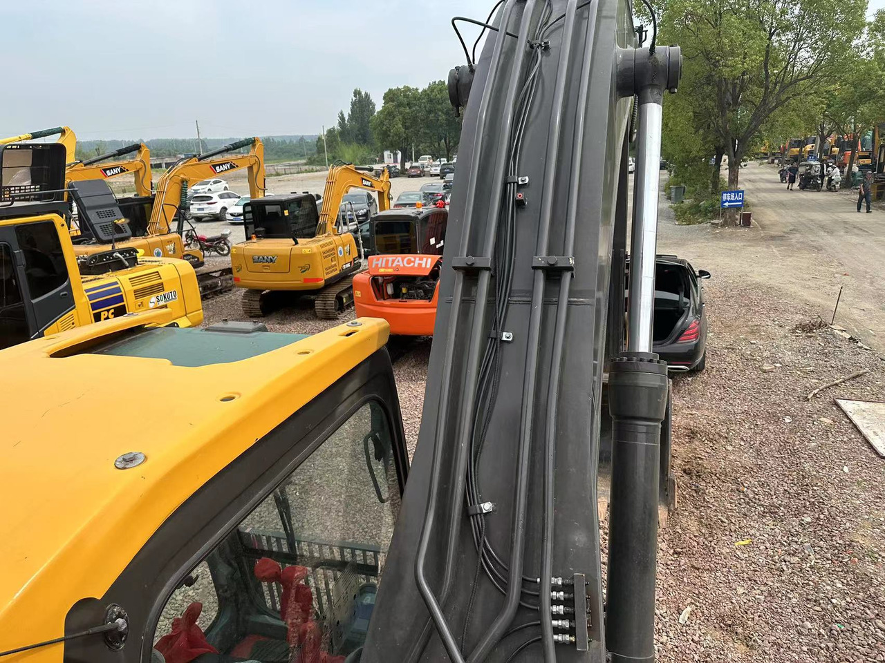 VOLVO Excavator EC240D Cilck for Discount - Ekskavator me zinxhirë: foto 3 VOLVO Excavator EC240D Cilck for Discount - Ekskavator me zinxhirë: foto 3