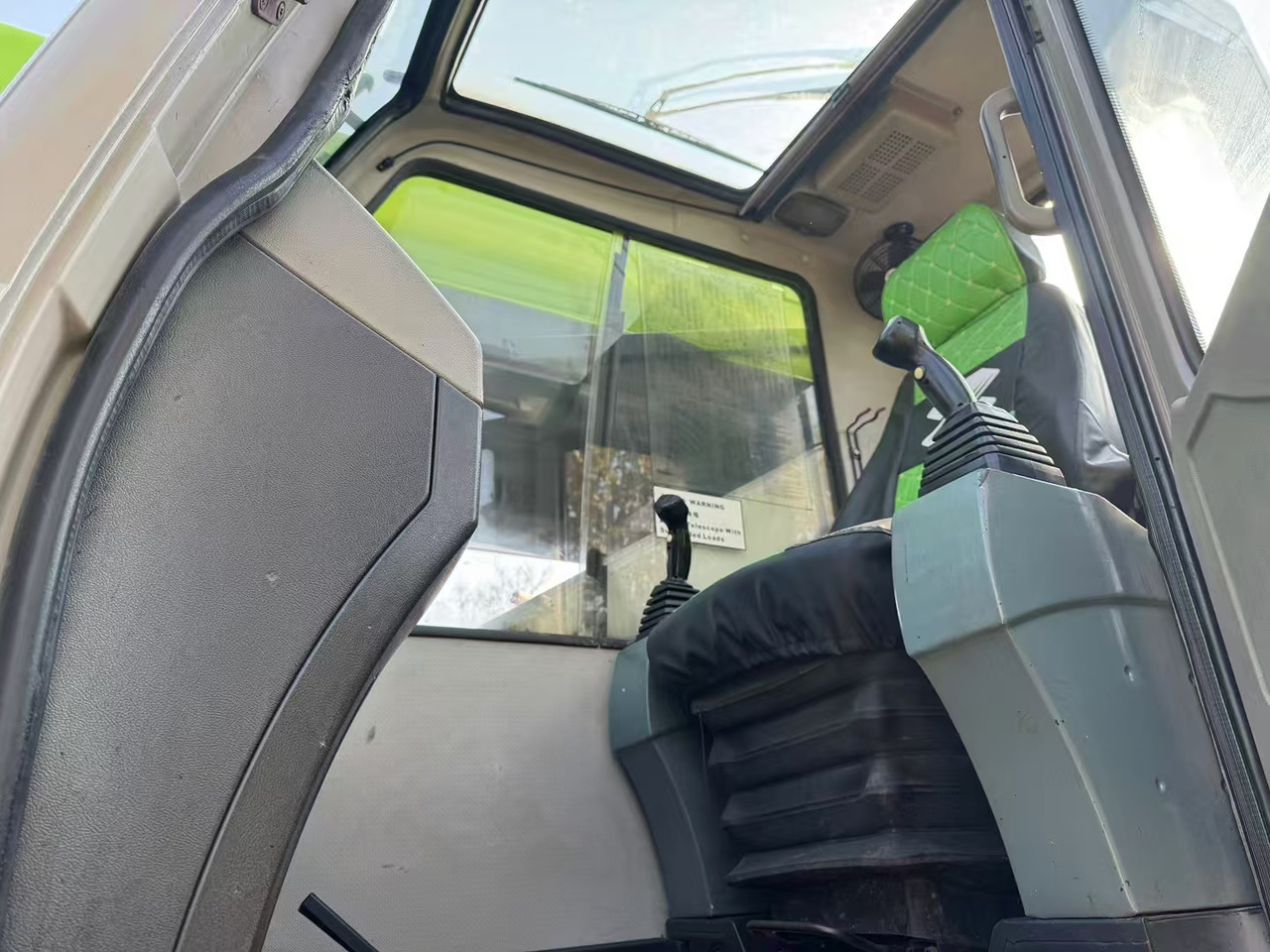 Vinç për të gjitha terrenet ZOOMLION Crane ZTC300V 30Ton: foto 9 Vinç për të gjitha terrenet ZOOMLION Crane ZTC300V 30Ton: foto 9