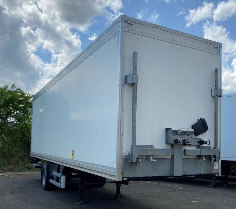 Semi-remorque 1 Essieu DISTRIBOX HAYON 24 PALETTES 2 PORTES AR 2M80 - Gjysmë rimorkio me vagonetë të mbyllur: foto 1 Semi-remorque 1 Essieu DISTRIBOX HAYON 24 PALETTES 2 PORTES AR 2M80 - Gjysmë rimorkio me vagonetë të mbyllur: foto 1