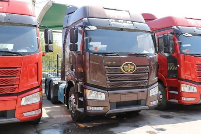 FAW Faw J6P 6X4 Tractor Head for Sale in Angola - Gjysmë-kamion: foto 2 FAW Faw J6P 6X4 Tractor Head for Sale in Angola - Gjysmë-kamion: foto 2