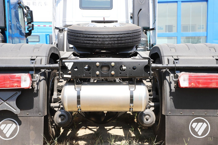 FOTON Foton 6x4 Tractor Head for Sale in Tanzania - Gjysmë-kamion: foto 5 FOTON Foton 6x4 Tractor Head for Sale in Tanzania - Gjysmë-kamion: foto 5