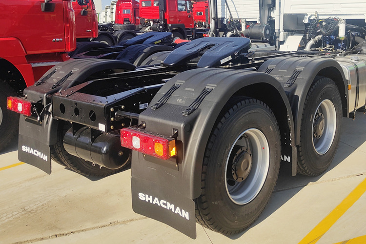 SHACMAN Second Hand Shacman Tractor Trailer for Sale in Malawi - Gjysmë-kamion: foto 5 SHACMAN Second Hand Shacman Tractor Trailer for Sale in Malawi - Gjysmë-kamion: foto 5