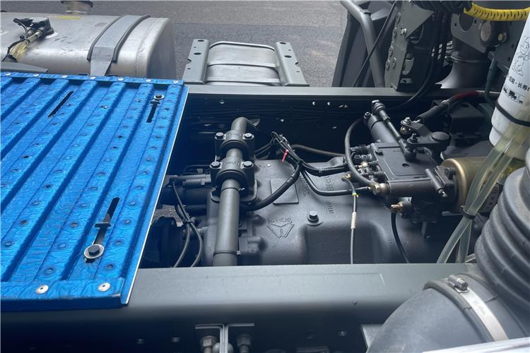 SINOTRUK Used Howo 371hp Tractor Truck for Sale In Cameroon - Gjysmë-kamion: foto 5 SINOTRUK Used Howo 371hp Tractor Truck for Sale In Cameroon - Gjysmë-kamion: foto 5