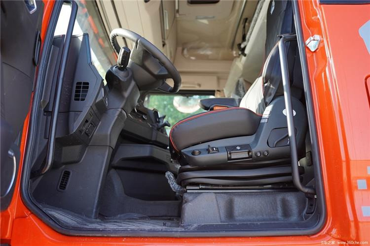 SINOTRUK Used Sitrak G7S Truck Tractor for Sale In Nigeria - Gjysmë-kamion: foto 4 SINOTRUK Used Sitrak G7S Truck Tractor for Sale In Nigeria - Gjysmë-kamion: foto 4