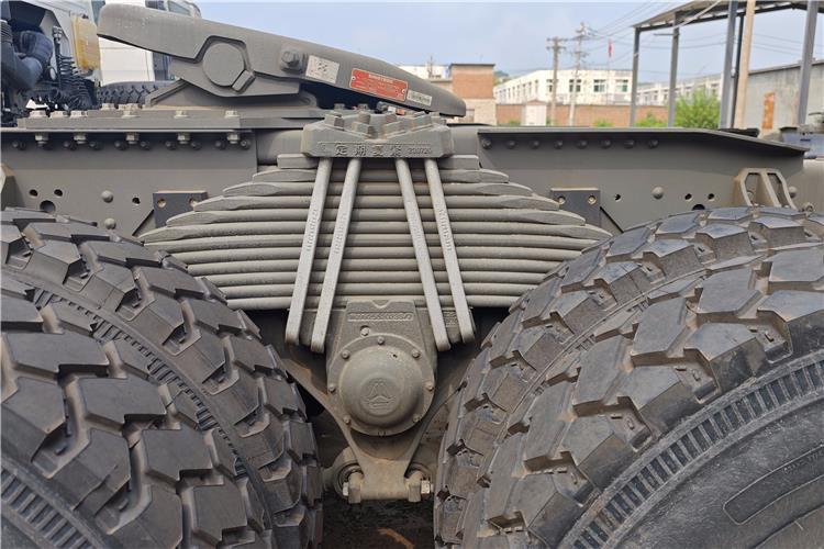 Sinotruk Used Howo 400 HP Truck Head for Sale In Congo - Gjysmë-kamion: foto 4 Sinotruk Used Howo 400 HP Truck Head for Sale In Congo - Gjysmë-kamion: foto 4