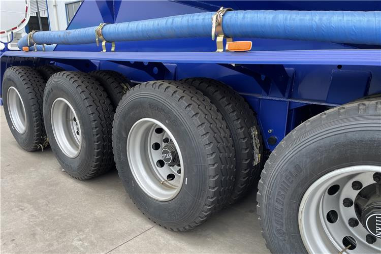 TITAN 4 Axle 60 Ton Bulker Cement Tanker Trailer for Sale In United Arab Emirates - Gjysmë rimorkio: foto 5 TITAN 4 Axle 60 Ton Bulker Cement Tanker Trailer for Sale In United Arab Emirates - Gjysmë rimorkio: foto 5