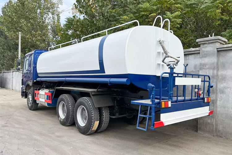 Howo Water Sprinkler Truck for Sale in Mali - Autobot: foto 2 Howo Water Sprinkler Truck for Sale in Mali - Autobot: foto 2