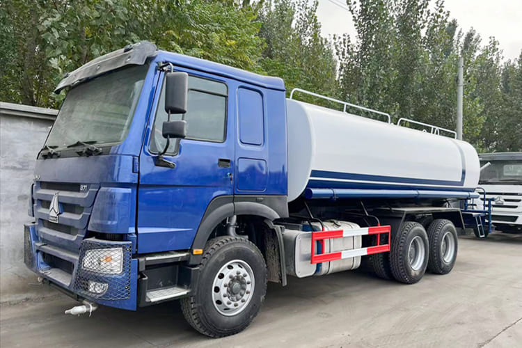 Howo Water Sprinkler Truck for Sale in Mali - Autobot: foto 1 Howo Water Sprinkler Truck for Sale in Mali - Autobot: foto 1