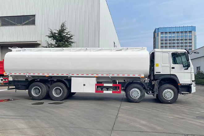 SINOTRUK Howo 371 Petrol Tank Truck Price for Sale in Saudi Arabia - Autobot: foto 4 SINOTRUK Howo 371 Petrol Tank Truck Price for Sale in Saudi Arabia - Autobot: foto 4
