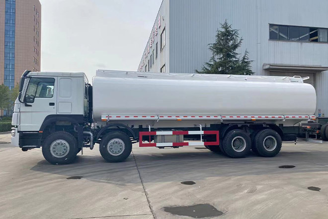 SINOTRUK Howo 371 Petrol Tank Truck Price for Sale in Saudi Arabia - Autobot: foto 2 SINOTRUK Howo 371 Petrol Tank Truck Price for Sale in Saudi Arabia - Autobot: foto 2