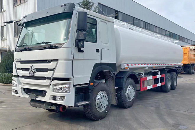 SINOTRUK Howo 371 Petrol Tank Truck Price for Sale in Saudi Arabia - Autobot: foto 1 SINOTRUK Howo 371 Petrol Tank Truck Price for Sale in Saudi Arabia - Autobot: foto 1