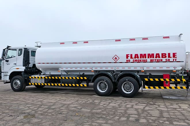 SINOTRUK Howo 380 Petrol Tanker Truck Price for Sale in Sierra Leone - Autobot: foto 2 SINOTRUK Howo 380 Petrol Tanker Truck Price for Sale in Sierra Leone - Autobot: foto 2