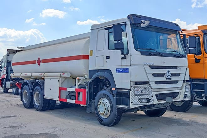 SINOTRUK Howo 400 Diesel Tanker Truck for Sale in Nigeria - Autobot: foto 1 SINOTRUK Howo 400 Diesel Tanker Truck for Sale in Nigeria - Autobot: foto 1