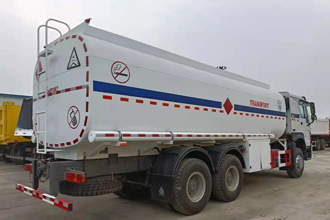SINOTRUK Howo 6X4 Oil Truck Price for Sale in Djibouti - Autobot: foto 3 SINOTRUK Howo 6X4 Oil Truck Price for Sale in Djibouti - Autobot: foto 3
