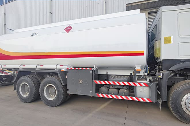 SINOTRUK Sinotruk Howo Fuel Tanker Truck Price for Sale in Ghana - Autobot: foto 2 SINOTRUK Sinotruk Howo Fuel Tanker Truck Price for Sale in Ghana - Autobot: foto 2