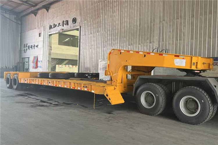 TITAN 2 Axle Detachable Gooseneck Trailer for Sale In Jamaica - Gjysmë rimorkio me plan ngarkimi të ulët: foto 1 TITAN 2 Axle Detachable Gooseneck Trailer for Sale In Jamaica - Gjysmë rimorkio me plan ngarkimi të ulët: foto 1